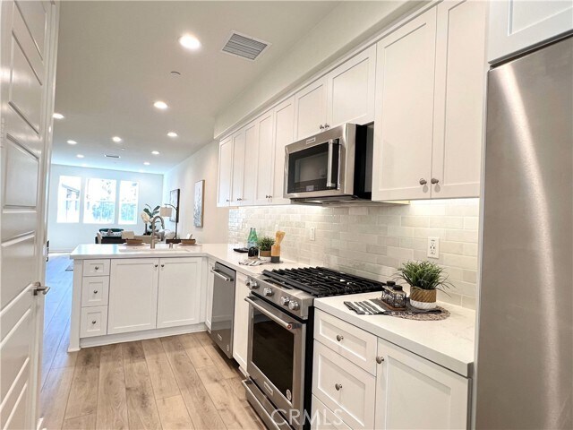 Building Photo - 45 Sanctuary Ln