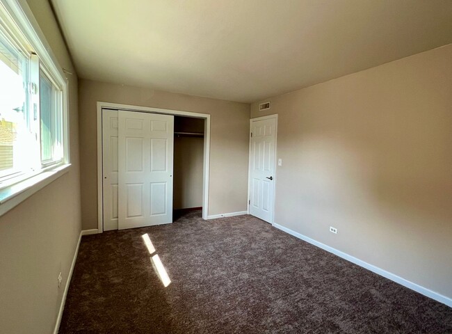 Building Photo - 7544 Brown Ave