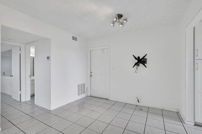 Building Photo - 2350 NE 14th Street Causeway