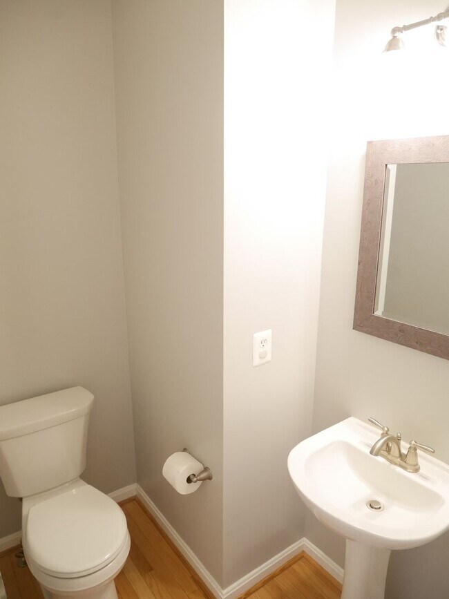 Building Photo - Spacious & Stylish 4-Bedroom Home with Fin...