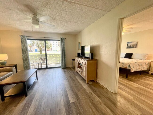 Building Photo - Furnished 2 Bed, 2 Bath Condo – Available Now!