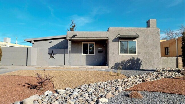 Primary Photo - 1312 Manzano St NE