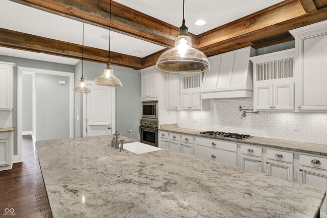 Building Photo - 16893 Oak Manor Dr