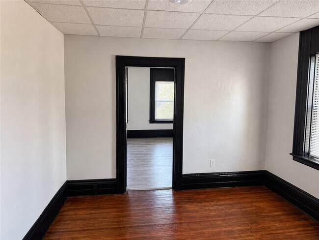 Building Photo - 111-115-115 Lyell Ave