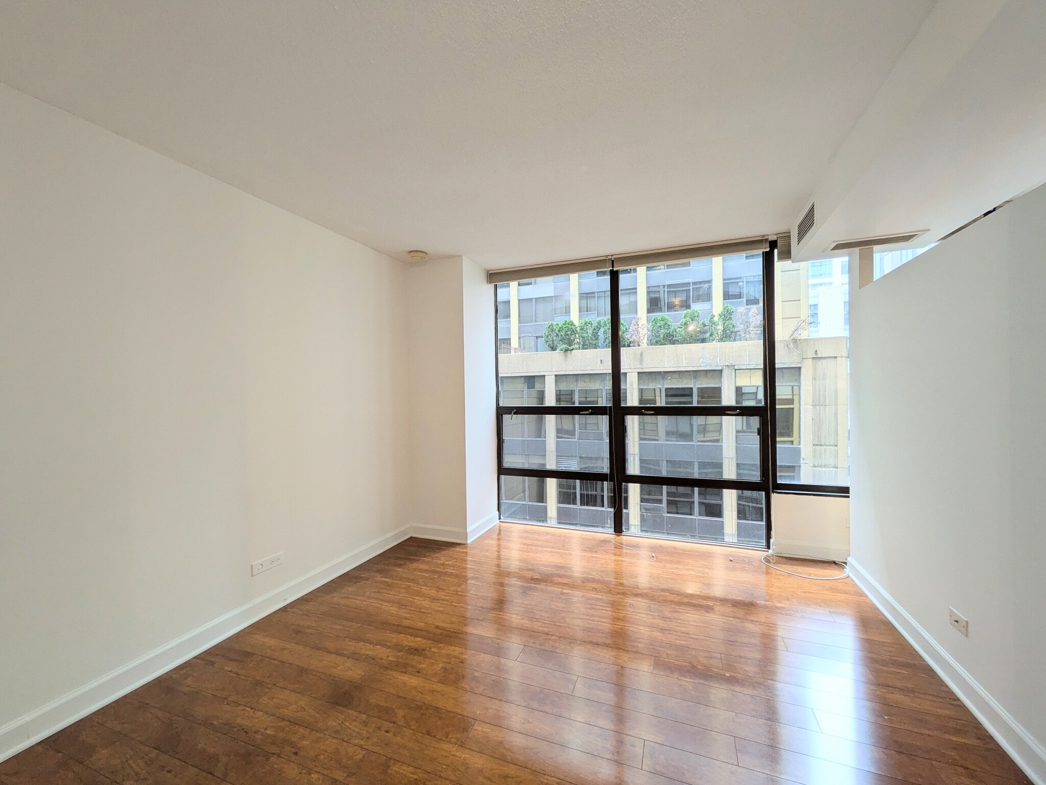 Building Photo - 230 E Ontario St