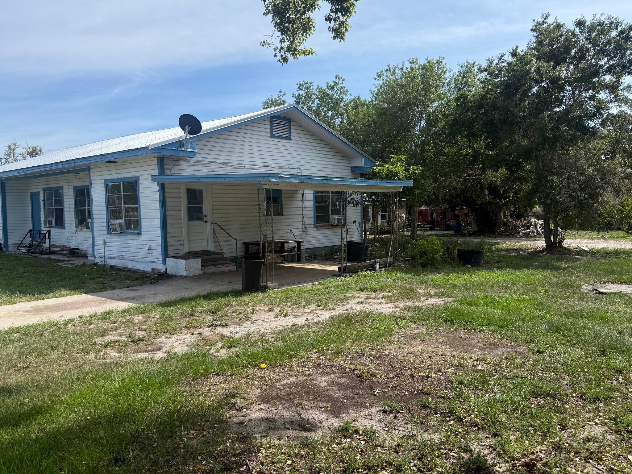 Building Photo - 719 N Lee Ave