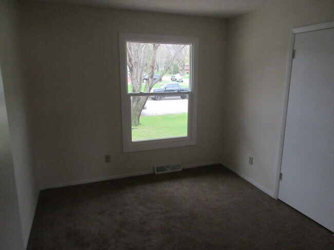 Building Photo - 2805-2807 Iroquois Ct.