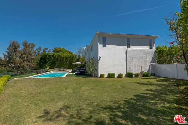 Building Photo - 23477 Palm Dr