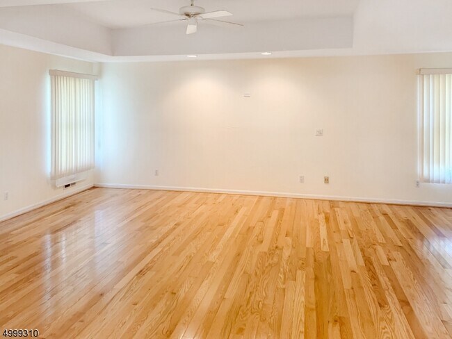 Building Photo - 9 Colonial Ct