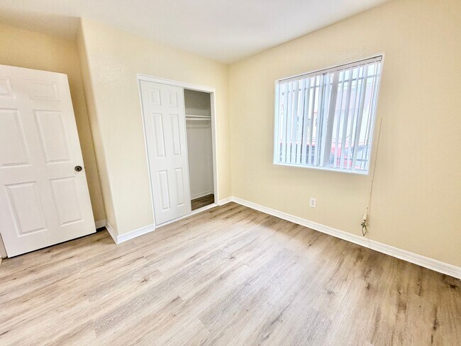 Building Photo - 138 W 93rd St
