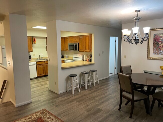 Building Photo - 1351 S Main St