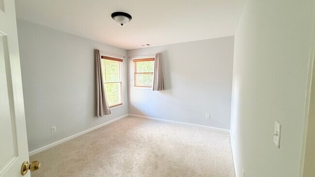 Building Photo - 1496 Brentwood Dr