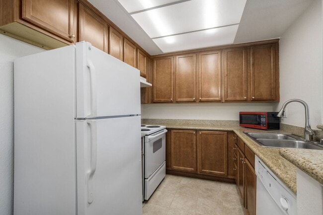 Building Photo - Gated Community - Ready To Go