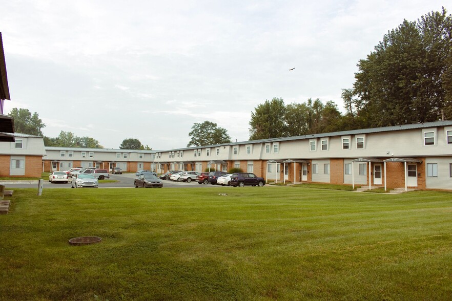 Primary Photo - Carter West Apartments & Townhouses