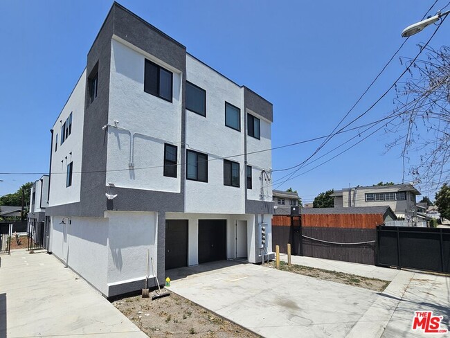 Building Photo - 4112 1/2 Normandie Ave