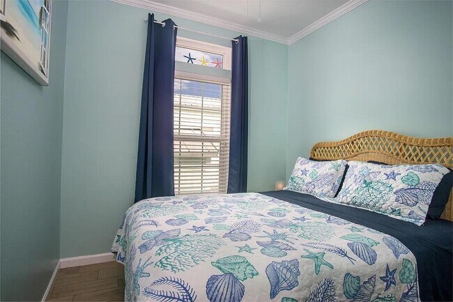 Building Photo - 5031 5th Ave