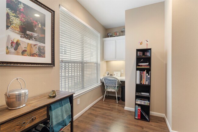 Building Photo - 3001 Murworth Dr
