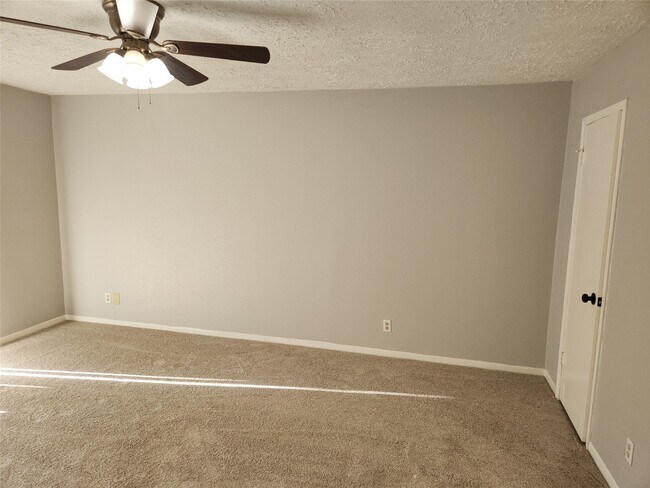 Building Photo - 22127 Elsinore Dr
