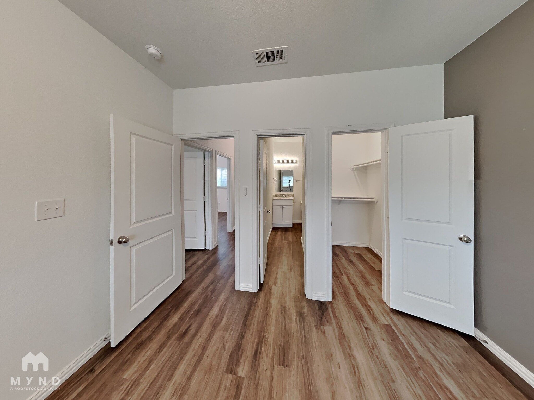 Building Photo - 3230 S Cherry Ln
