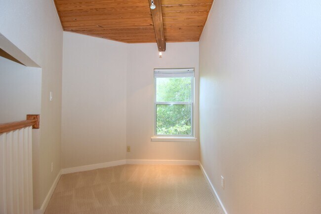Building Photo - 4423 Wendell St