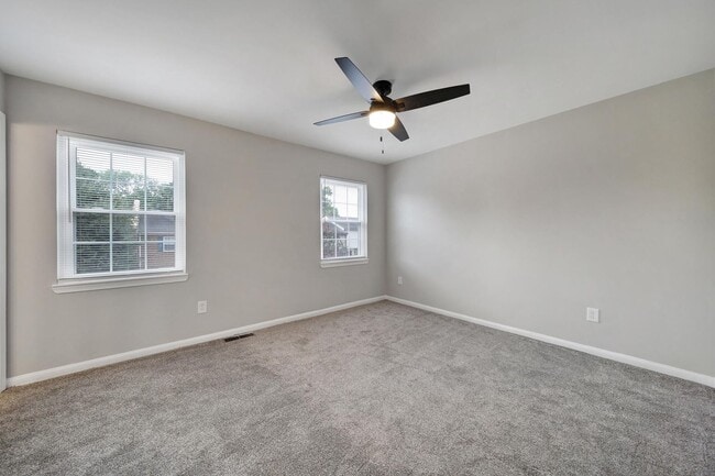 Building Photo - Lovely 3 Bed 2.5 Bath Home!