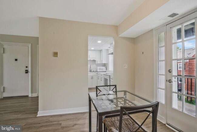 Building Photo - 2961 S Columbus St