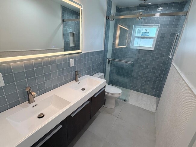 Building Photo - 3918 Doral Dr