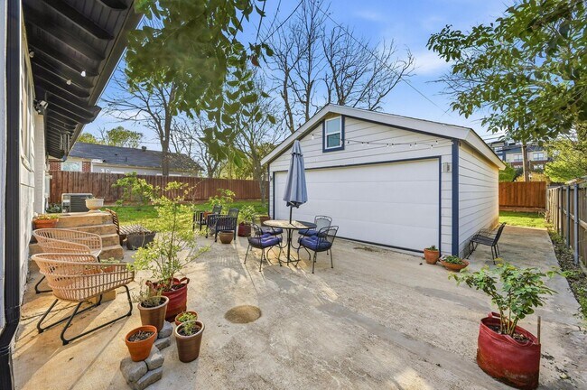 Building Photo - Charming 3/2/2 in Midway Hollow Coming Soon