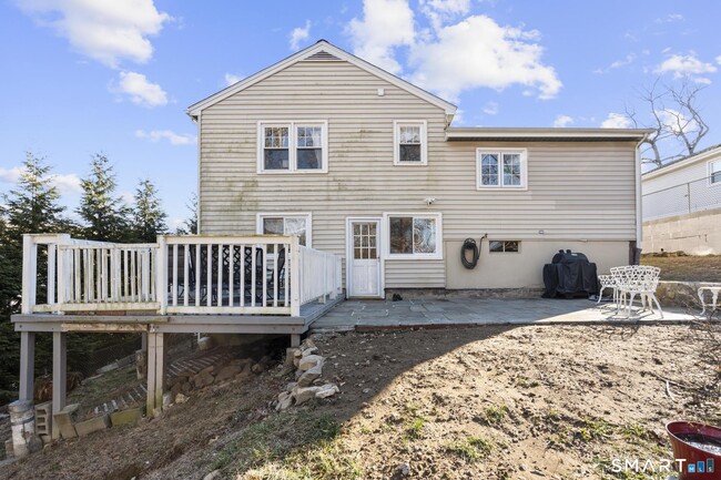 Building Photo - 540 Lakeside Dr