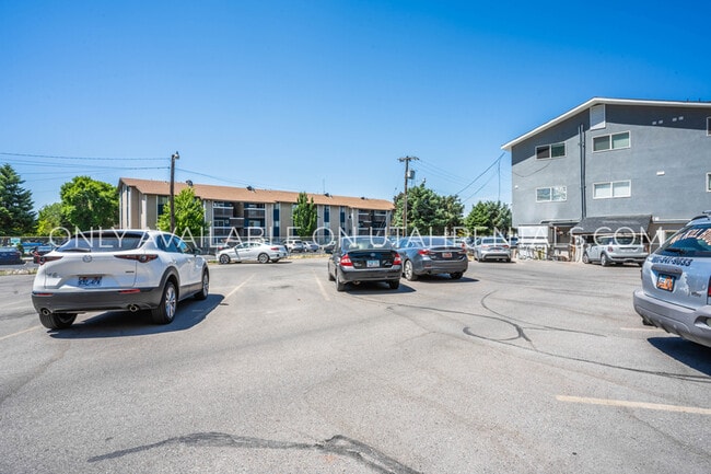 Building Photo - 1080 E 450 N