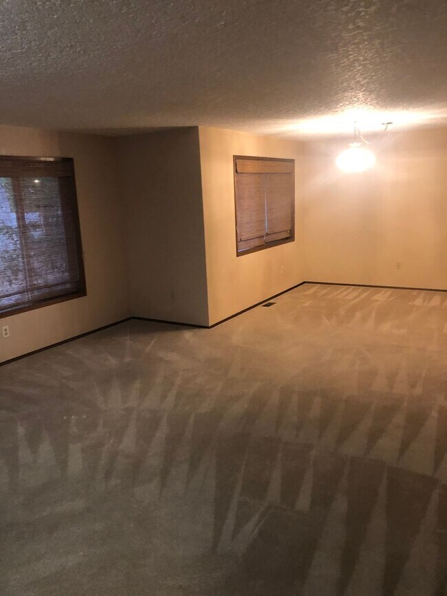 Building Photo - RC05