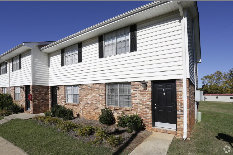 Reserve at Hillcrest Apartments 2096 E Main St Spartanburg SC 29307