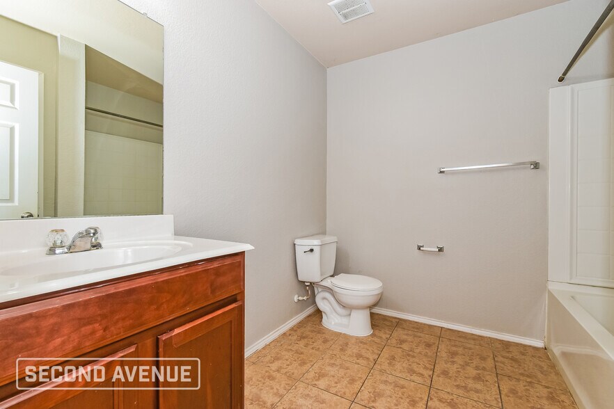 Building Photo - 680 Austin Ln