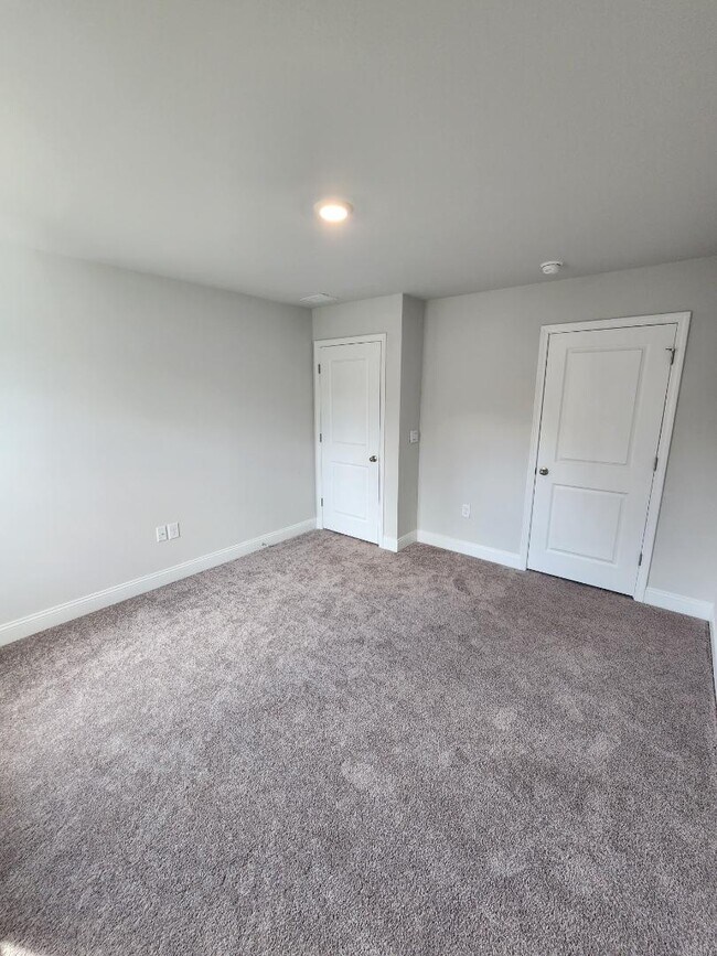 Building Photo - 4044 Dewberry Ln