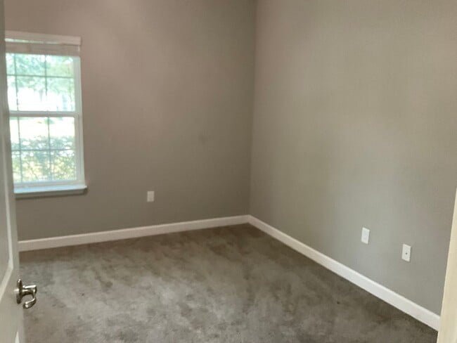 Building Photo - Close to Deland High School