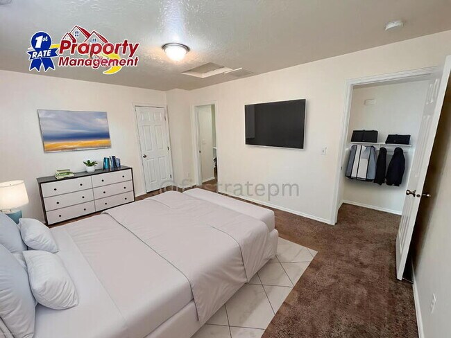 Building Photo - 1141 N Dove Ave