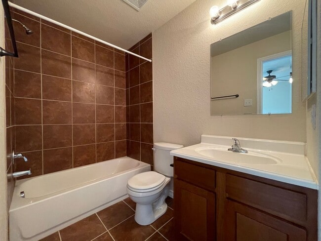 Building Photo - END UNIT Town home for rent