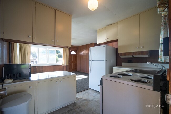 Building Photo - 2 bd, 1 ba Single Family Home In Wahiawa