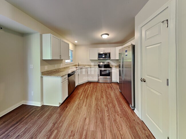 Building Photo - 6377 Beecher Ct
