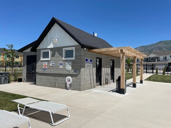 Building Photo - 3-Bedroom Townhome in Santaquin!