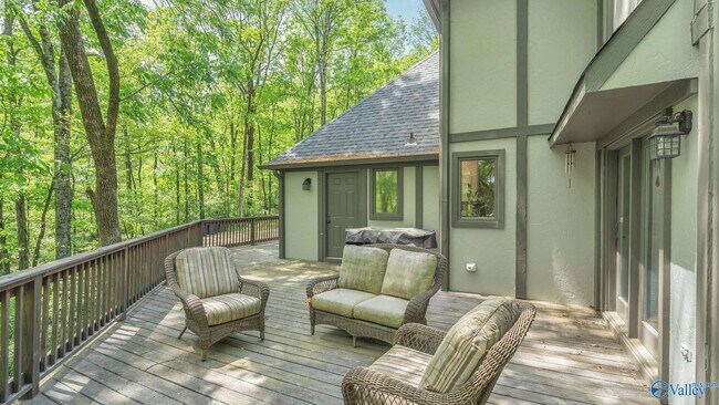 Building Photo - 511 Rainbow Dr