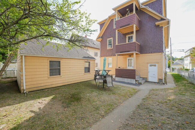 Building Photo - 140 Kent Ave