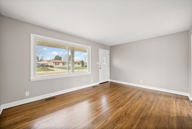 Building Photo - 3 Bedroom Pet Friendly Home For Rent Near Post!