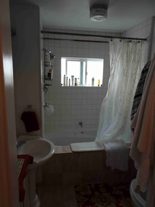 Up Stairs Full Bath room - 3512 Pacific Ave