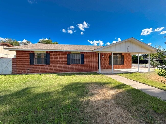 Building Photo - 201 Gumwood Ln
