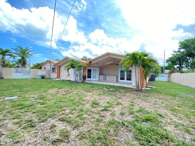 Building Photo - 288 Coral Way W