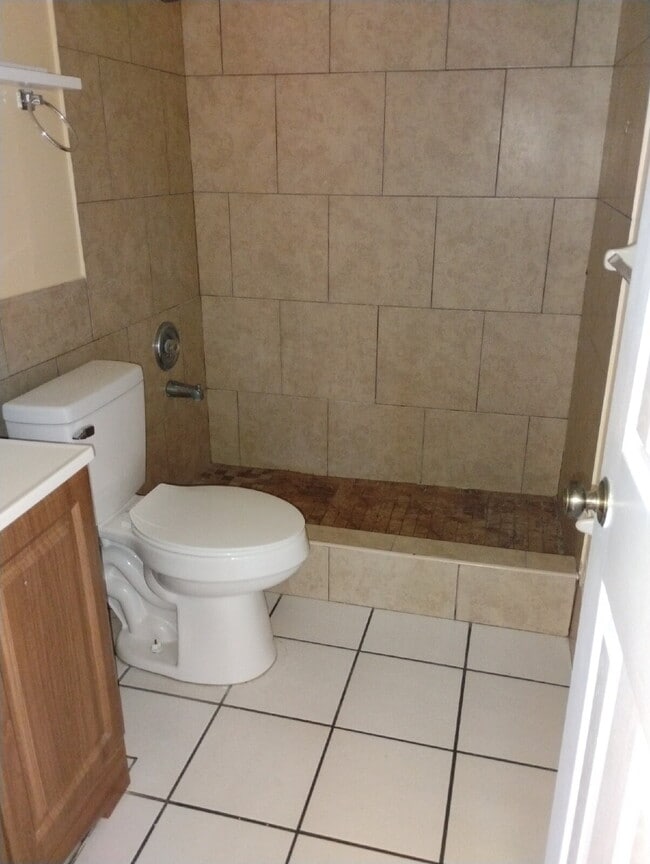 Building Photo - Cute 2 Bedroom, 1 Bathroom home For Rent