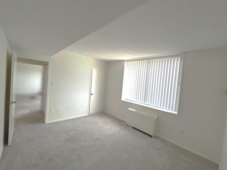 Building Photo - 3701 S George Mason Dr