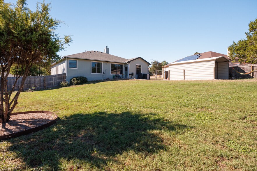 Building Photo - 611 Newport Dr