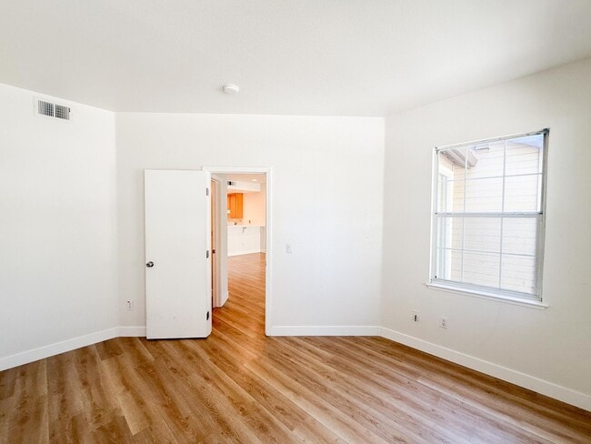 Building Photo - 2527 Baywood Way